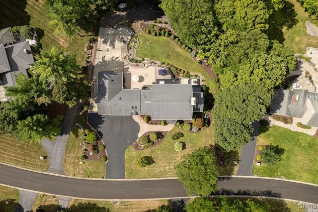 7111 Thorntree Hill Drive, Dewitt, NY 13066