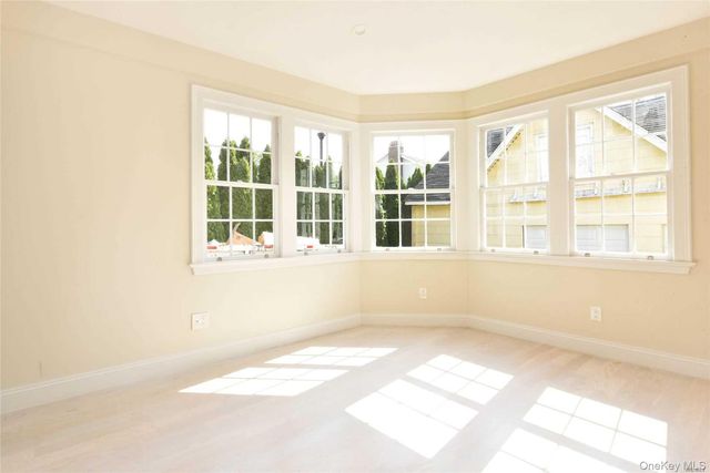 1415 Old Northern Boulevard 1S, Roslyn, NY 11576