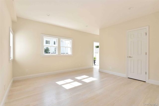 1415 Old Northern Boulevard 1S, Roslyn, NY 11576