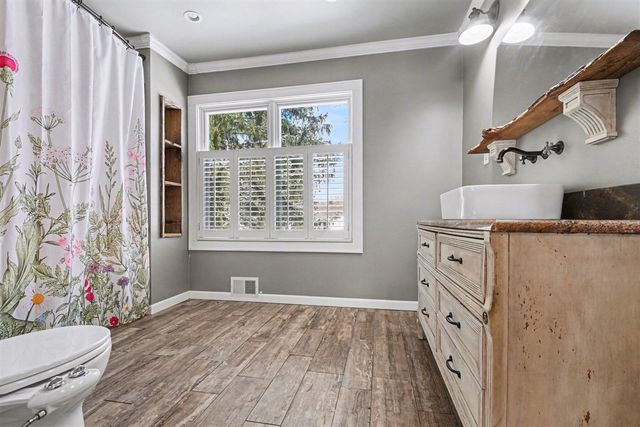 2407 Fairfield Avenue, Kalamazoo, MI 49048