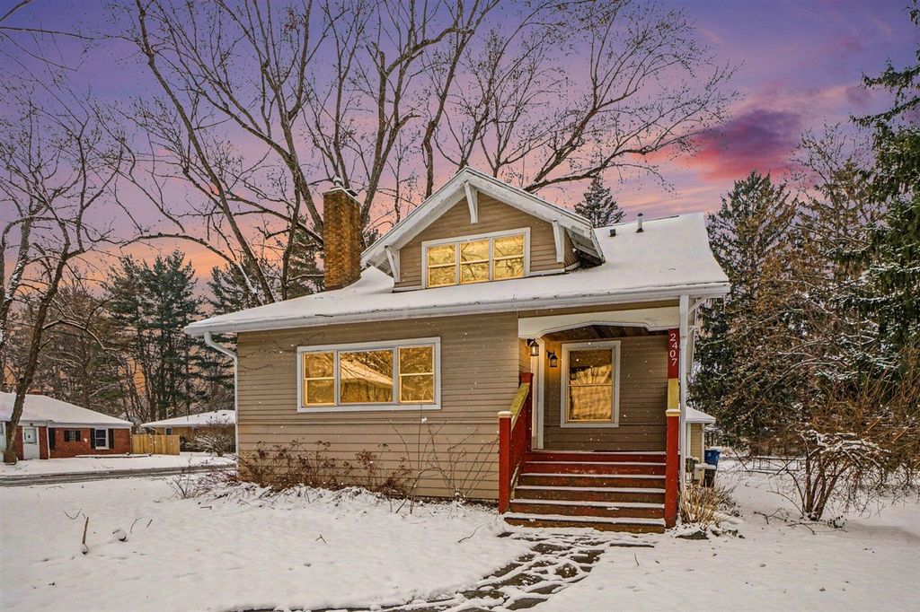 2407 Fairfield Avenue, Kalamazoo, MI 49048
