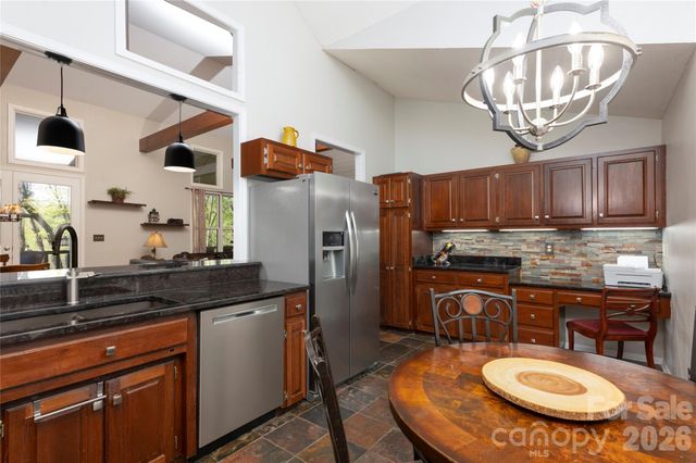 516 Cherokee Trace, Lake Toxaway, NC 28747