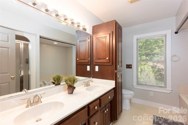 516 Cherokee Trace, Lake Toxaway, NC 28747