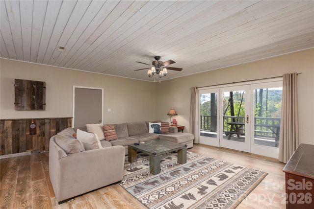 516 Cherokee Trace, Lake Toxaway, NC 28747