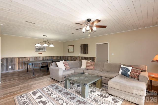 516 Cherokee Trace, Lake Toxaway, NC 28747