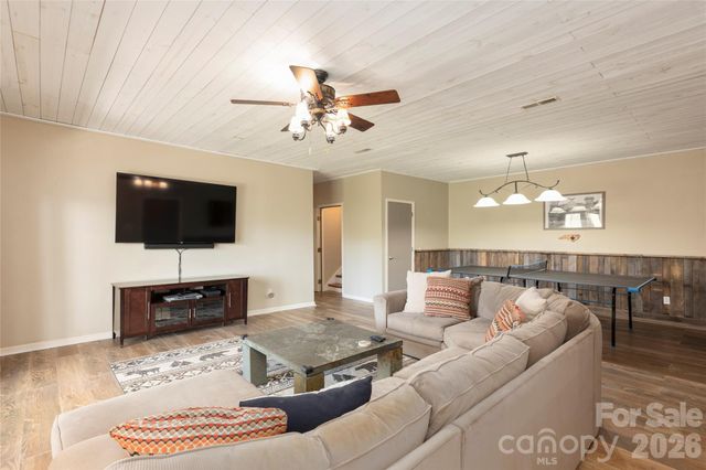 516 Cherokee Trace, Lake Toxaway, NC 28747