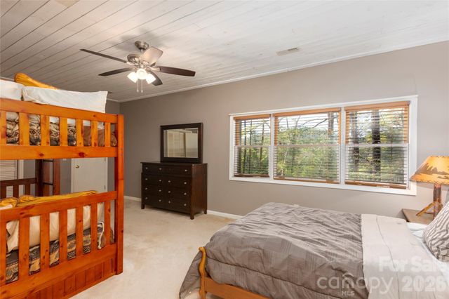 516 Cherokee Trace, Lake Toxaway, NC 28747