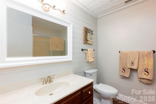 516 Cherokee Trace, Lake Toxaway, NC 28747