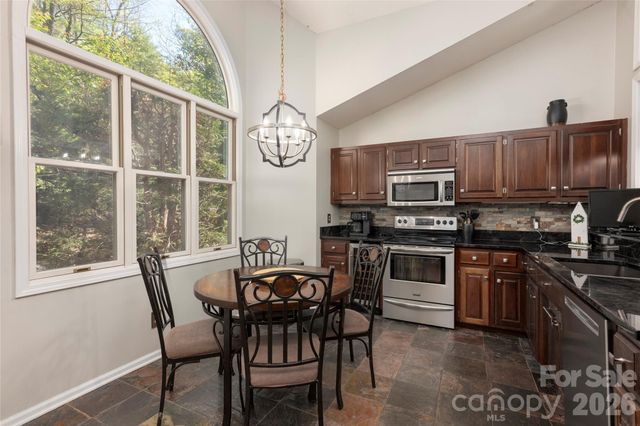 516 Cherokee Trace, Lake Toxaway, NC 28747