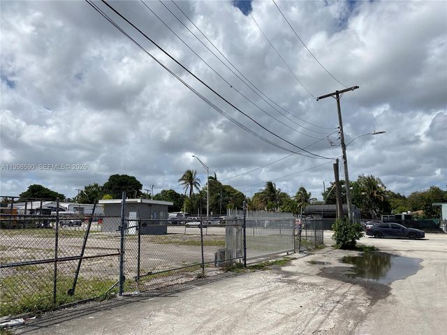 300 NW 79th St, Miami, FL 33150