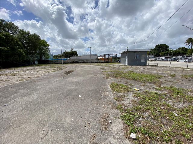 300 NW 79th St, Miami, FL 33150