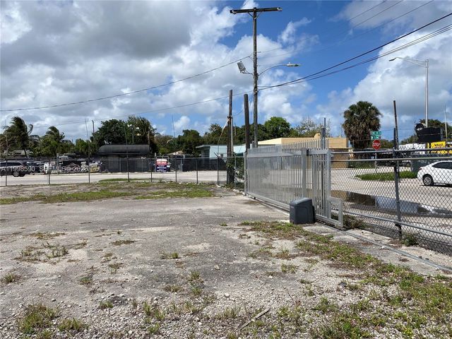300 NW 79th St, Miami, FL 33150