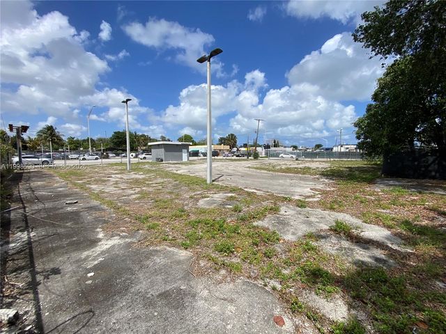300 NW 79th St, Miami, FL 33150
