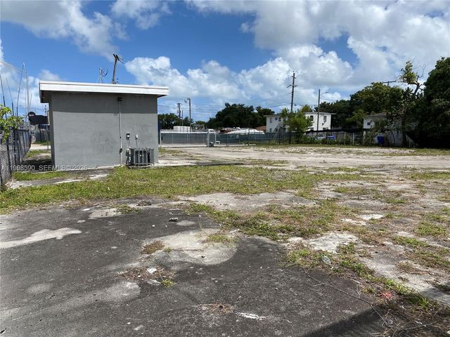 300 NW 79th St, Miami, FL 33150