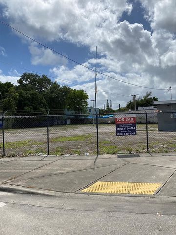 300 NW 79th St, Miami, FL 33150