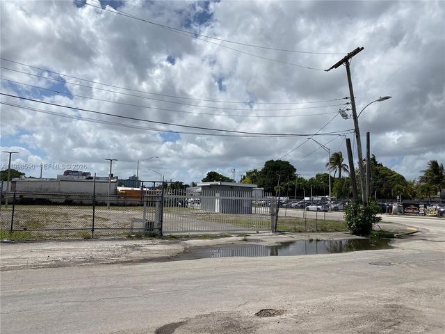 300 NW 79th St, Miami, FL 33150