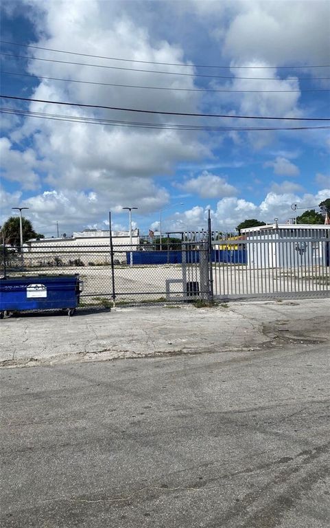 300 NW 79th St, Miami, FL 33150