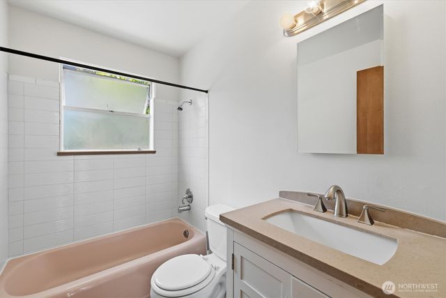 2657 Thorndyke Avenue W, Seattle, WA 98199