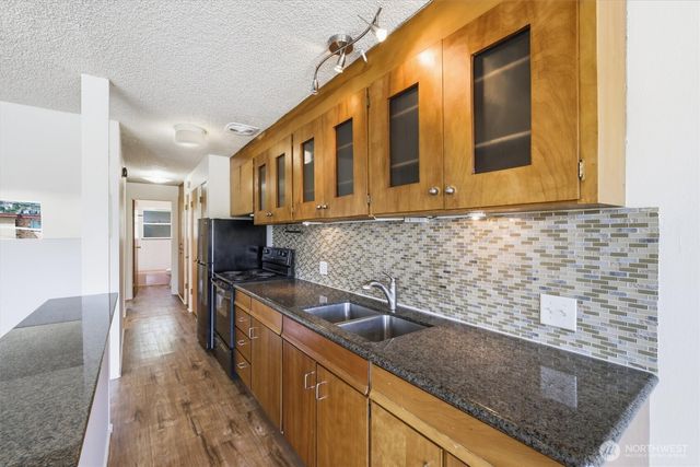 2657 Thorndyke Avenue W, Seattle, WA 98199