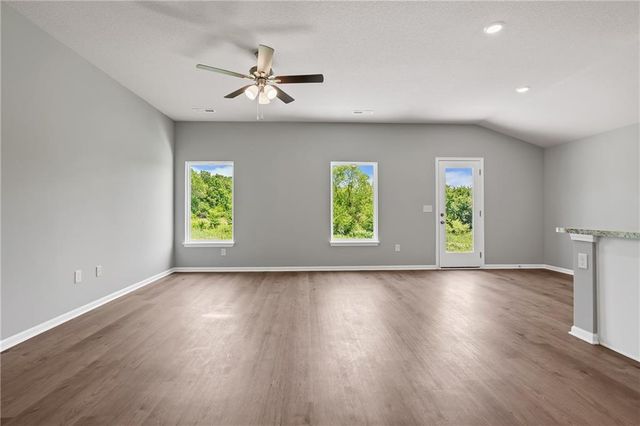 19507 Lincoln Street, Spring Hill, KS 66083