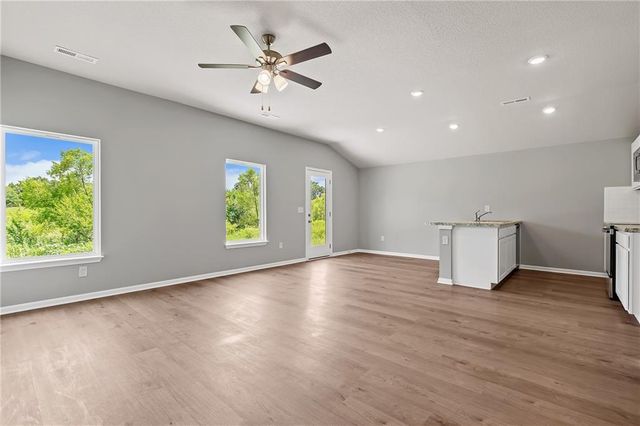 19507 Lincoln Street, Spring Hill, KS 66083