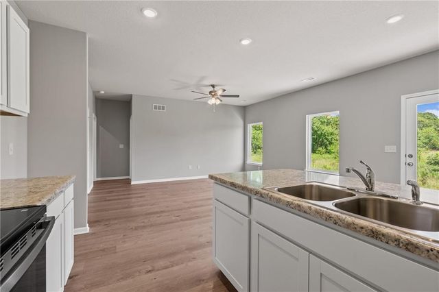 19507 Lincoln Street, Spring Hill, KS 66083