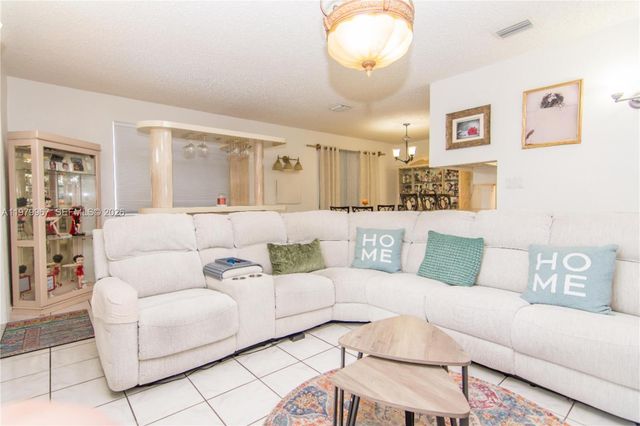 1300 NW 9th St, Homestead, FL 33030