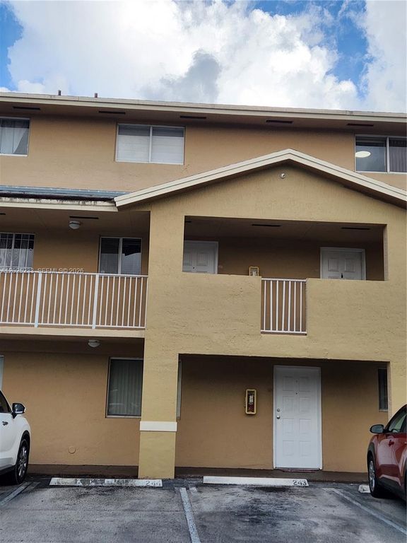 7785 W 30th Ct F-203, Hialeah, FL 33018