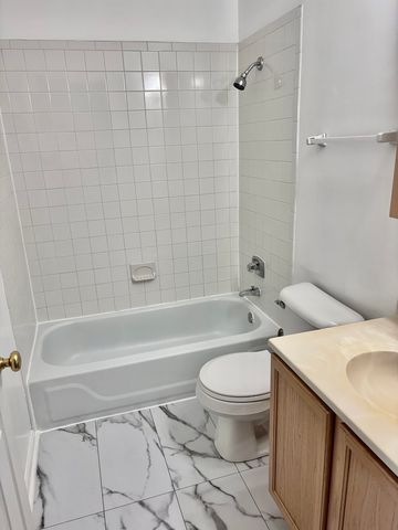 985 S Court Of Shorewood Court 2B, Vernon Hills, IL 60061
