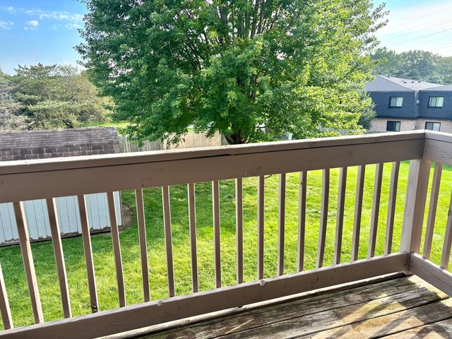 985 S Court Of Shorewood Court 2B, Vernon Hills, IL 60061