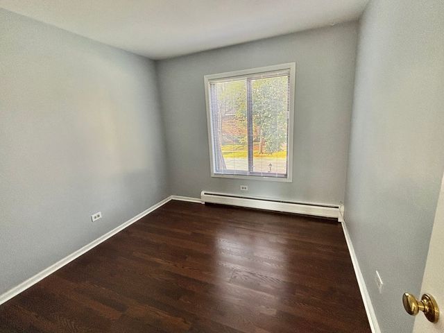 985 S Court Of Shorewood Court 2B, Vernon Hills, IL 60061