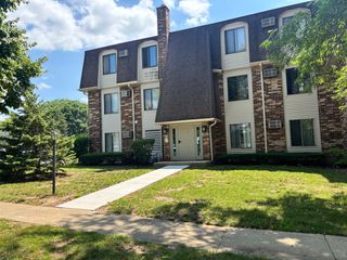 985 S Court Of Shorewood Court 2B, Vernon Hills, IL 60061