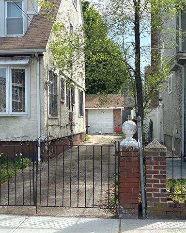 115-57 196th Street, Saint Albans, NY 11412