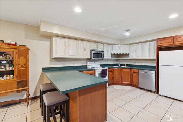 11239 Harold Drive, Luna Pier, MI 48157