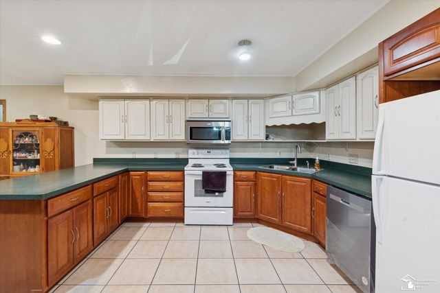 11239 Harold Drive, Luna Pier, MI 48157