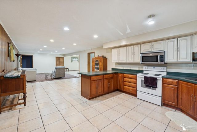 11239 Harold Drive, Luna Pier, MI 48157