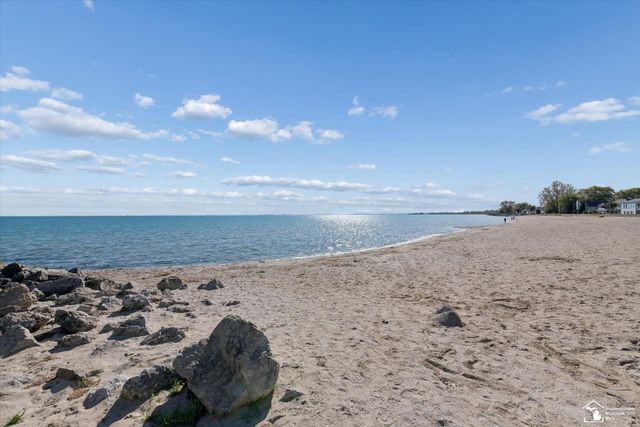 11239 Harold Drive, Luna Pier, MI 48157