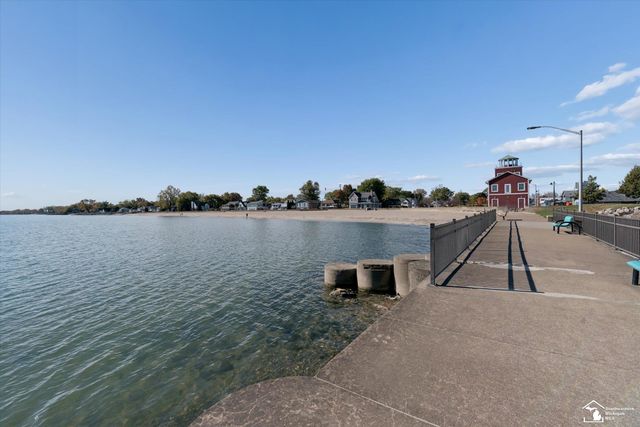 11239 Harold Drive, Luna Pier, MI 48157