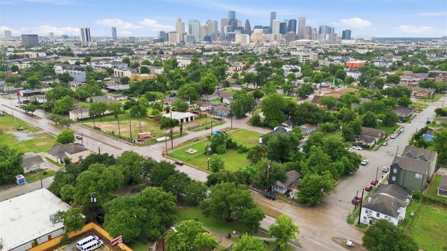 2601 Alabama Street, Houston, TX 77004