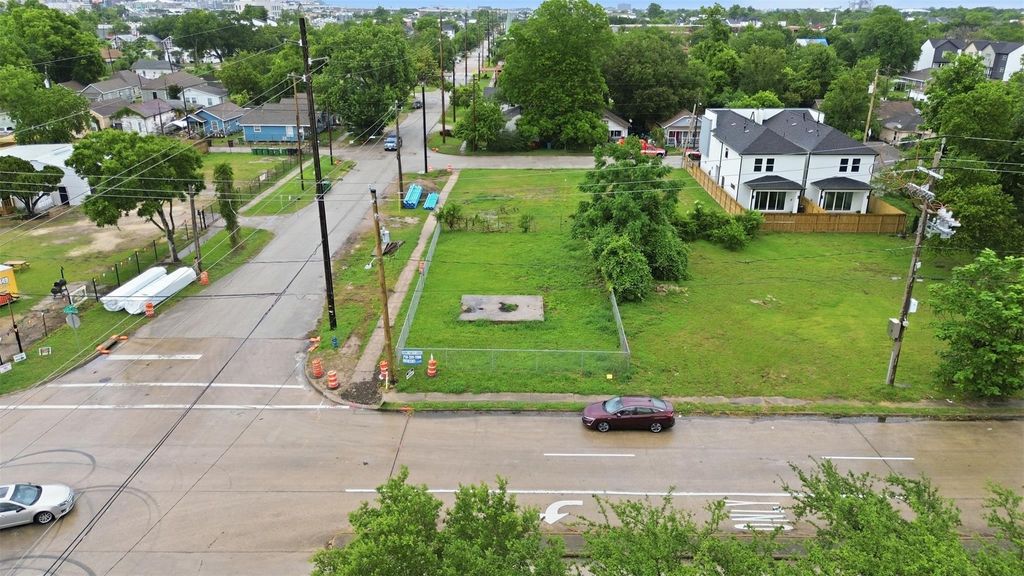 2601 Alabama Street, Houston, TX 77004