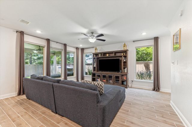 26 Heirloom Garden Place, Magnolia, TX 77354