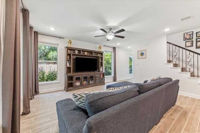 26 Heirloom Garden Place, Magnolia, TX 77354