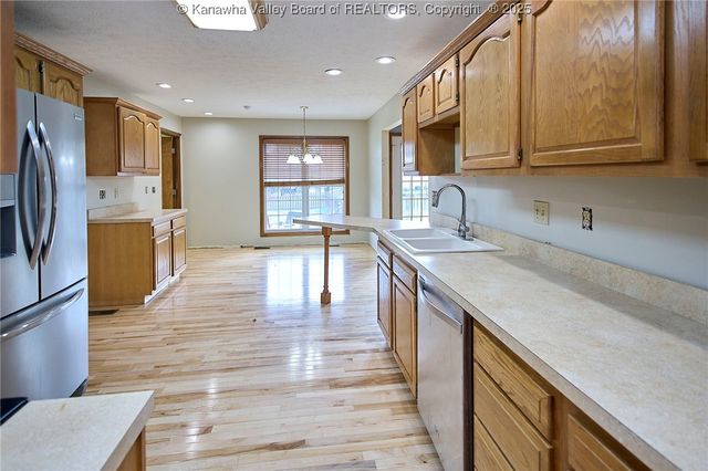 1 Meadow Ridge Drive, Hurricane, WV 25526