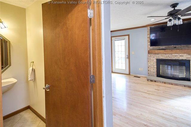 1 Meadow Ridge Drive, Hurricane, WV 25526