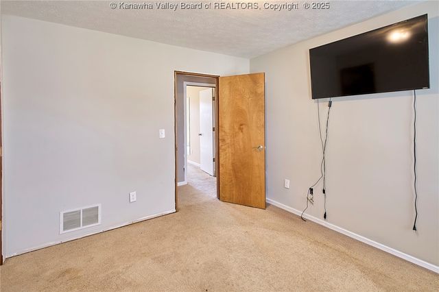 1 Meadow Ridge Drive, Hurricane, WV 25526