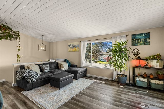 520 Lacey Place NE, East Wenatchee, WA 98802