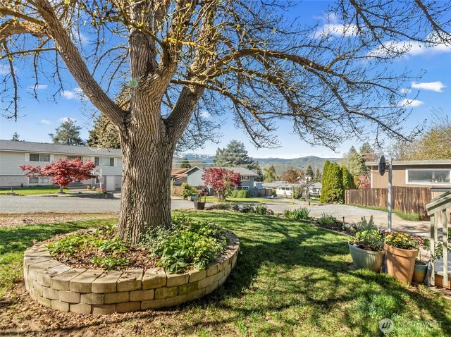 520 Lacey Place NE, East Wenatchee, WA 98802