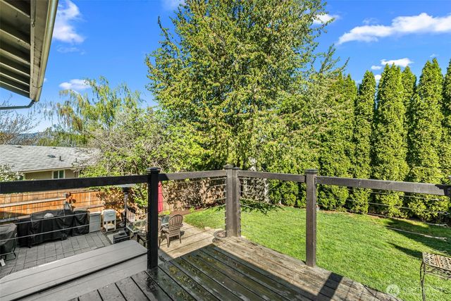 520 Lacey Place NE, East Wenatchee, WA 98802