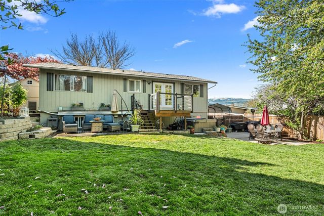 520 Lacey Place NE, East Wenatchee, WA 98802