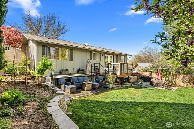 520 Lacey Place NE, East Wenatchee, WA 98802